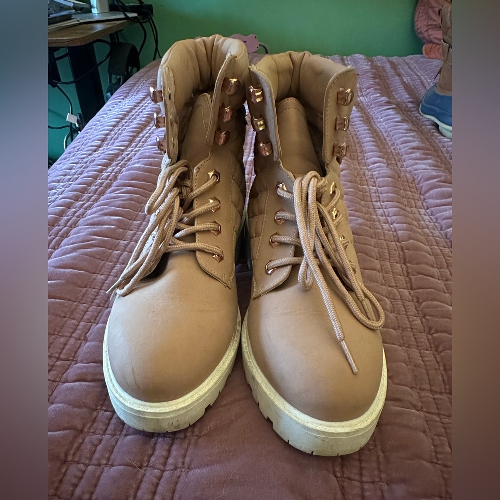 Torrid mauve/pink boots